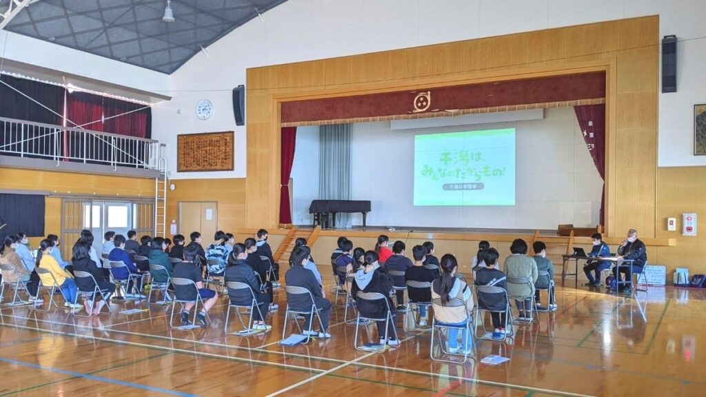 有明海の環境を考える授業in大三東小  他人事じゃない「海洋ゴミ」と「干潟」の現状