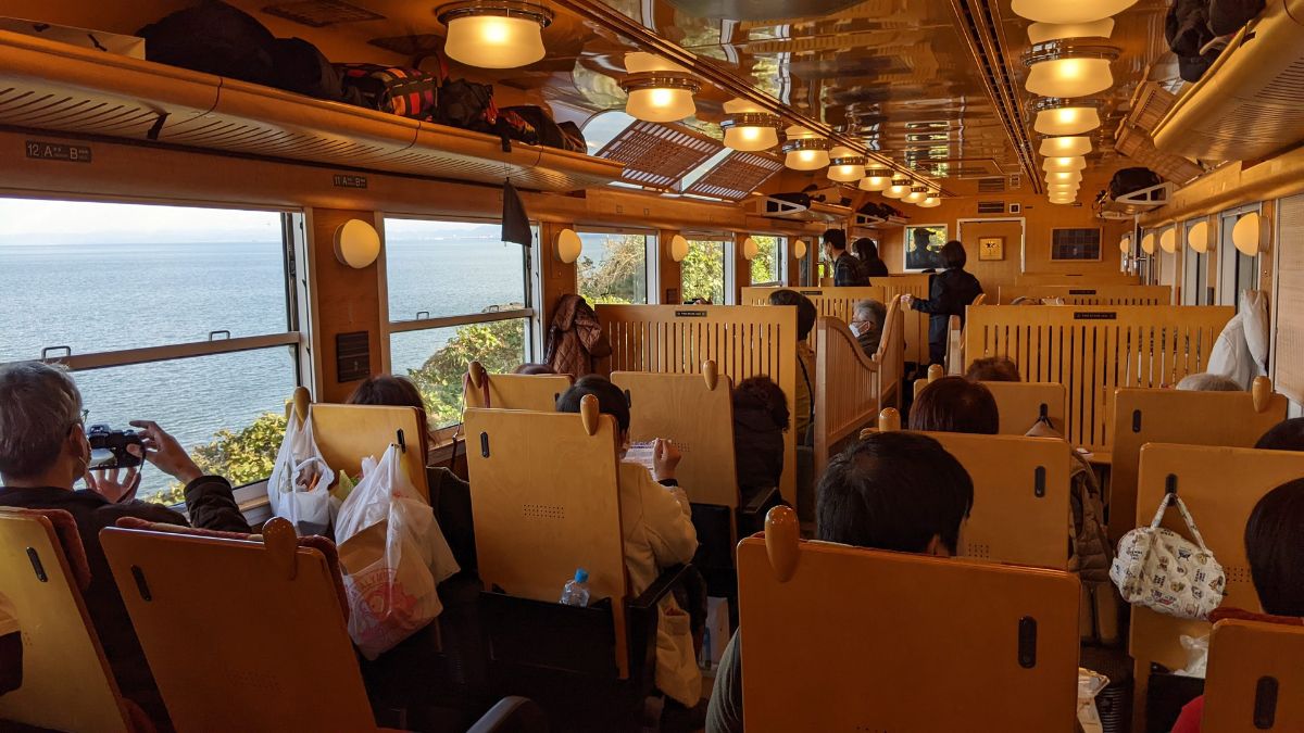 【乗ってみた】観光列車「ふたつ星」の雰囲気に酔う　長崎⇔武雄温泉片道３時間の旅